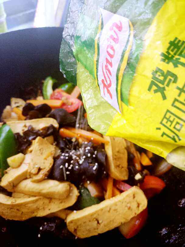 西红柿豆干炒肉片步骤12
