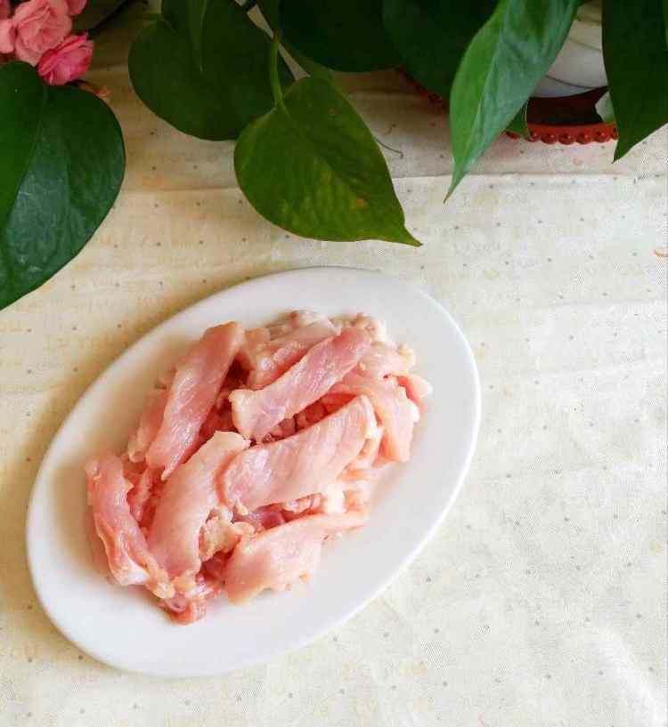 西葫芦尖椒炒肉步骤3