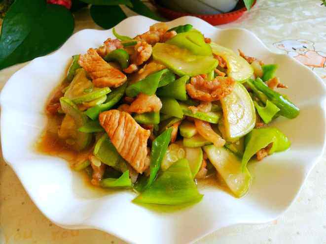西葫芦尖椒炒肉步骤10