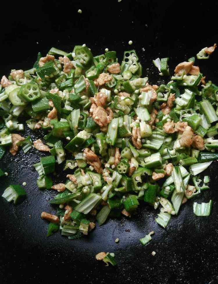 秋葵炒肉步骤10
