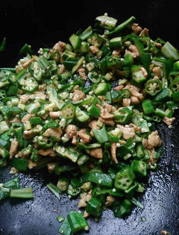 秋葵炒肉步骤11