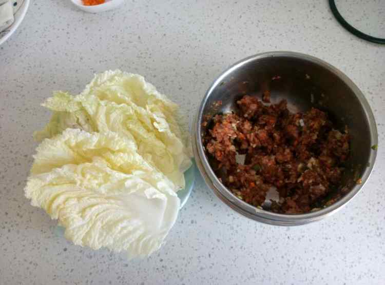 白菜肉卷步骤3