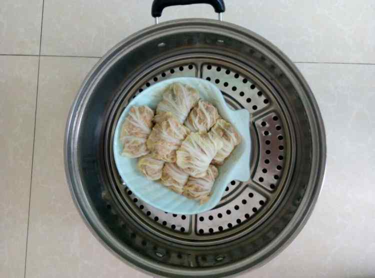 白菜肉卷步骤7