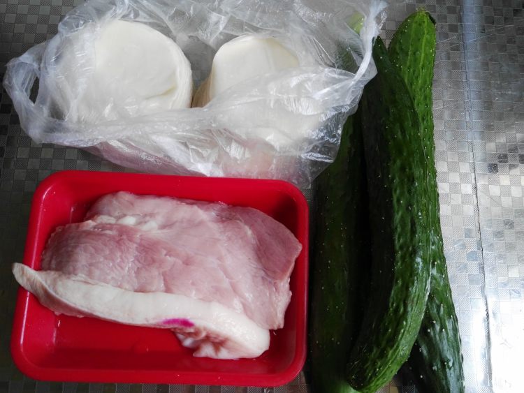 黄瓜猪肉水饺步骤1