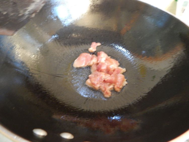 西芹木耳炒肉片步骤6