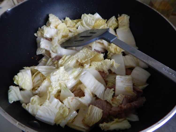 白菜炒肉片步骤8