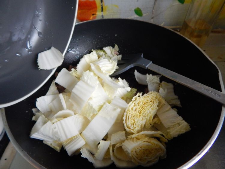 白菜炒肉片步骤7