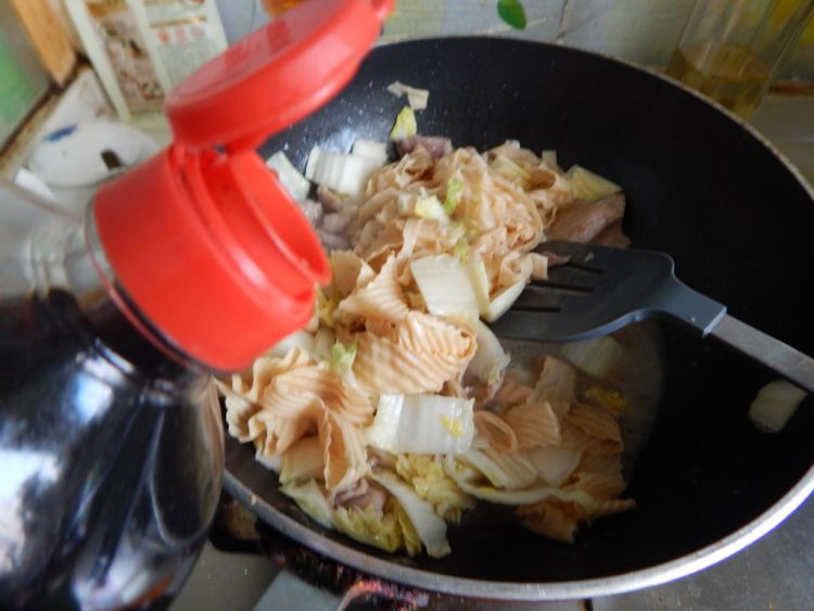 白菜炒肉片步骤13