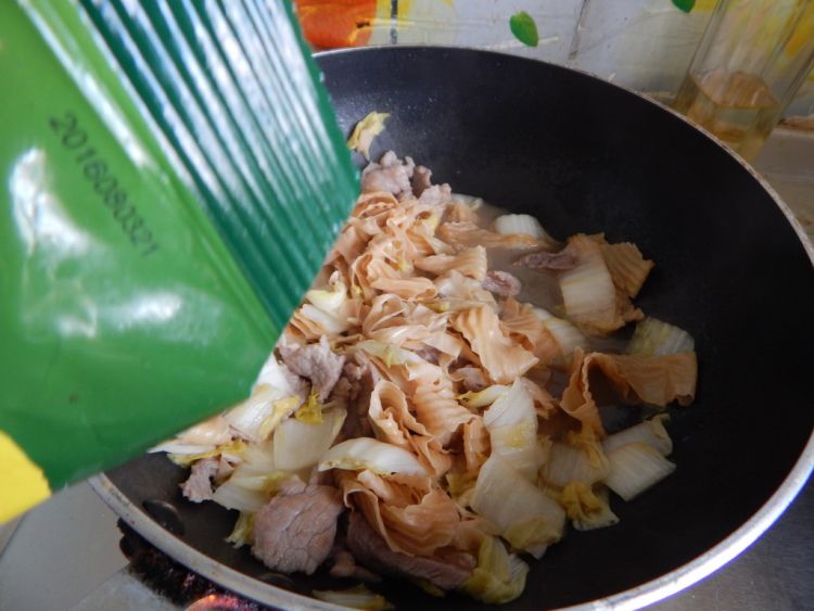 白菜炒肉片步骤15