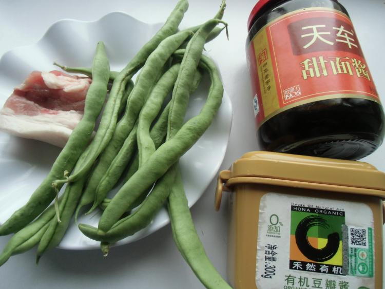 豆角炸酱面步骤1