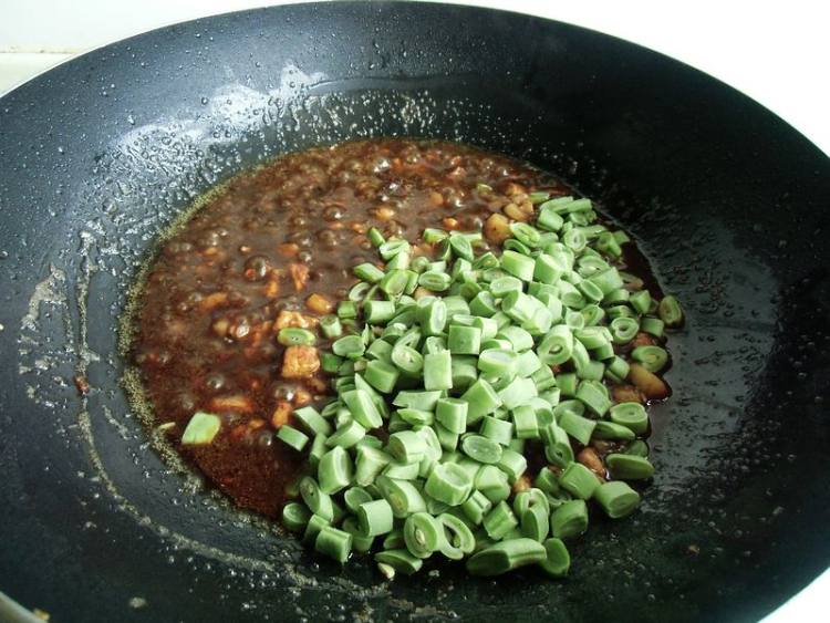 豆角炸酱面步骤7