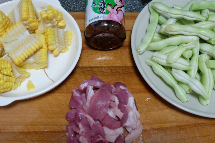 玉米酱豆角步骤5