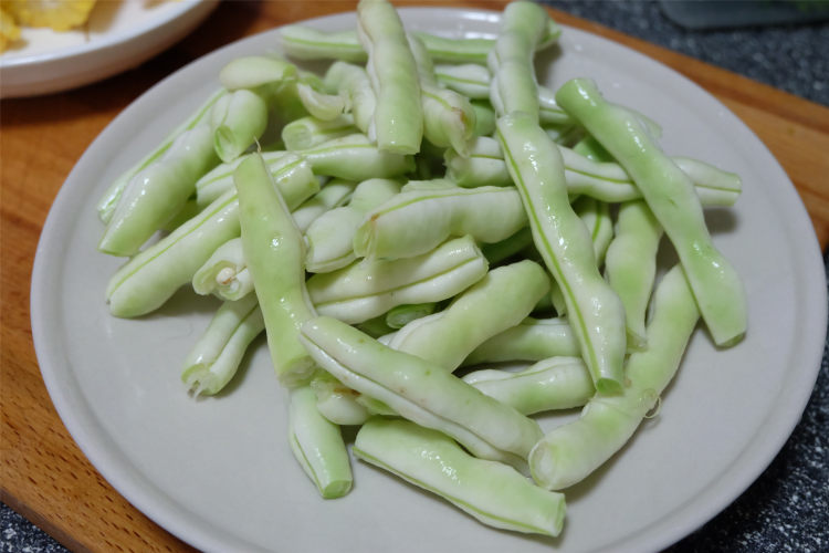 玉米酱豆角步骤3
