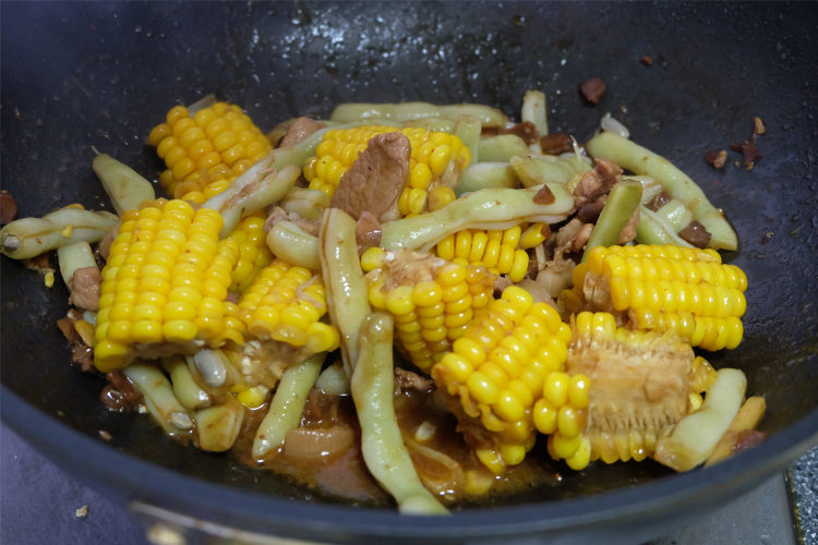 玉米酱豆角步骤11