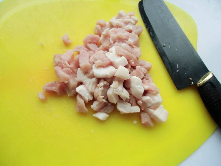 尖椒香菇焖肉丁步骤3