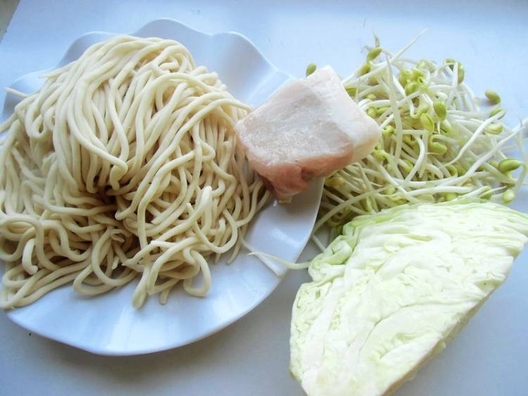 豆芽炒面步骤1