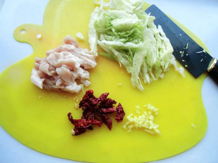 豆芽炒面步骤2