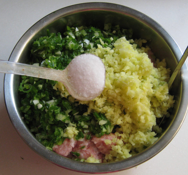 香菇猪肉馅水饺步骤5