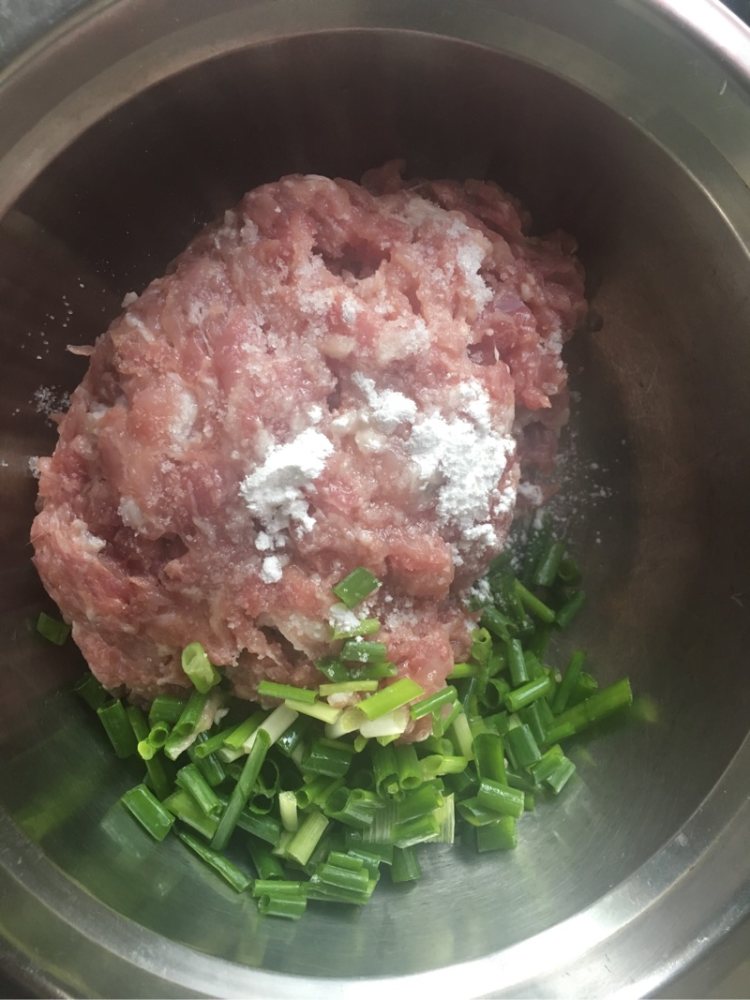 肉丸丝瓜汤步骤1