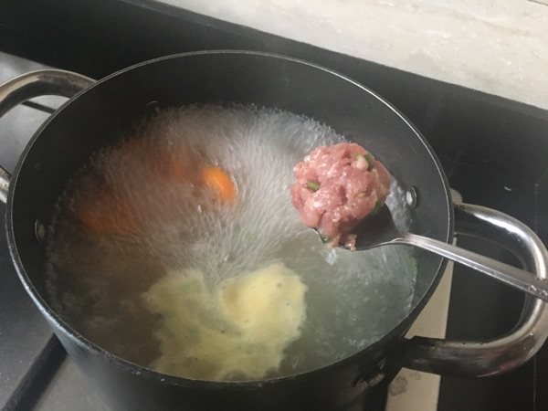 肉丸丝瓜汤步骤4