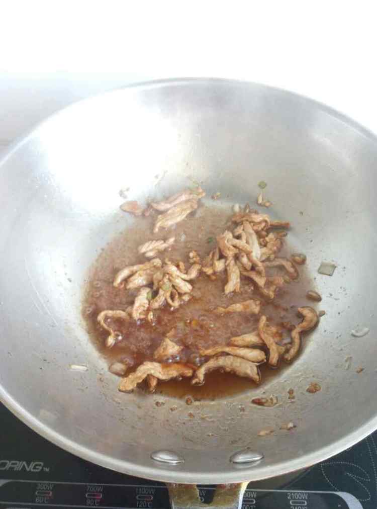肉丝炒饼步骤3