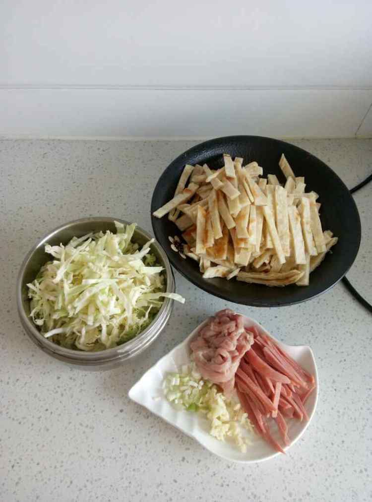 肉丝炒饼步骤1