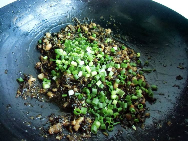 芽菜肉臊子面步骤9