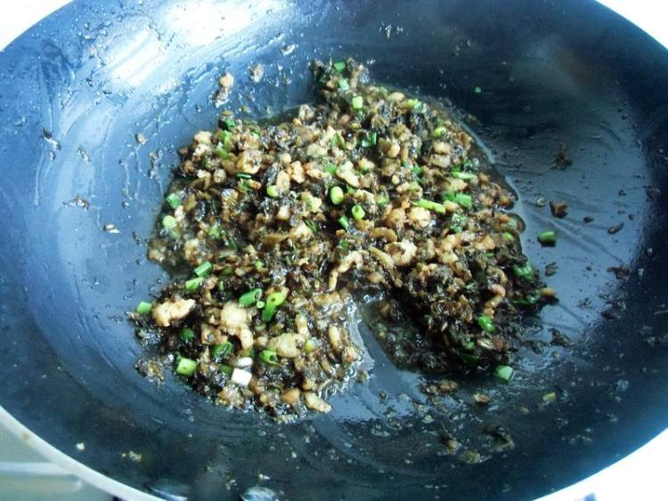 芽菜肉臊子面步骤10