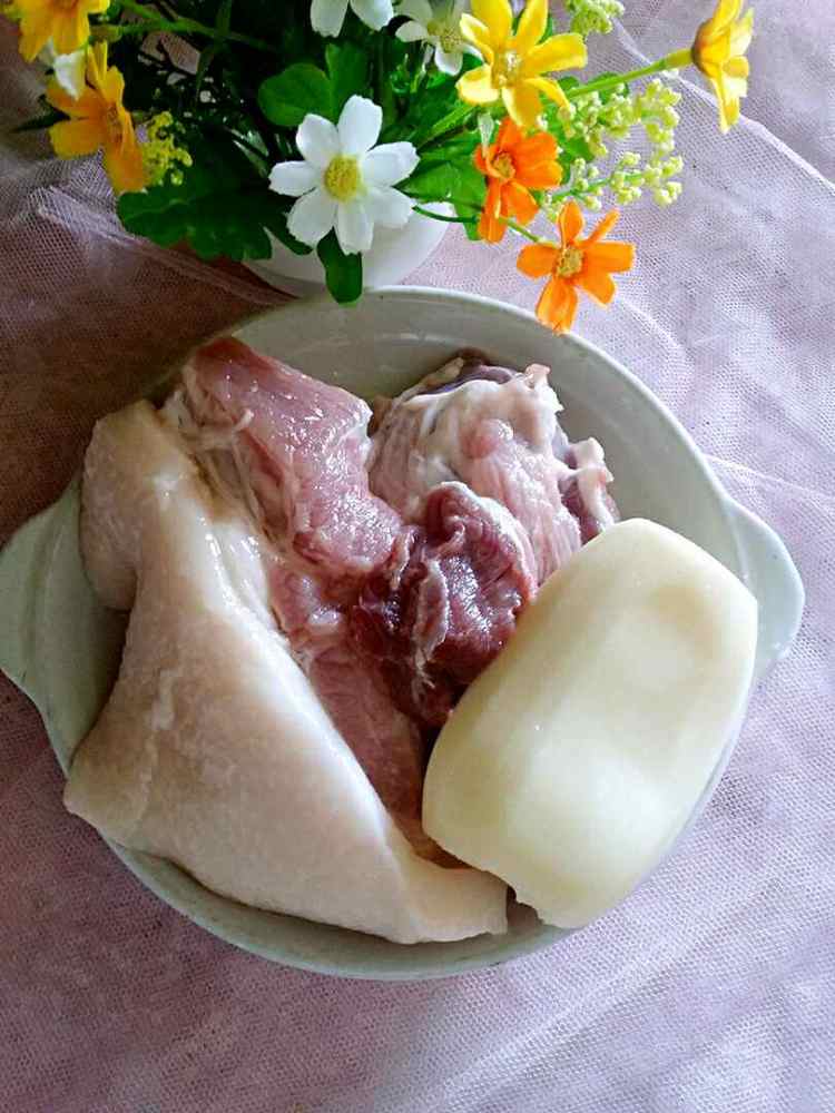 猪肉连藕饺子步骤1