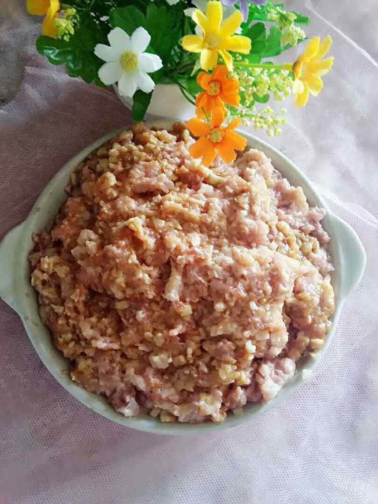 猪肉连藕饺子步骤3