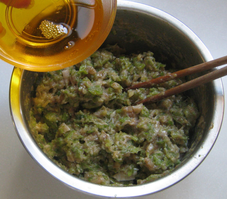 芹菜猪肉馅蒸饺步骤4