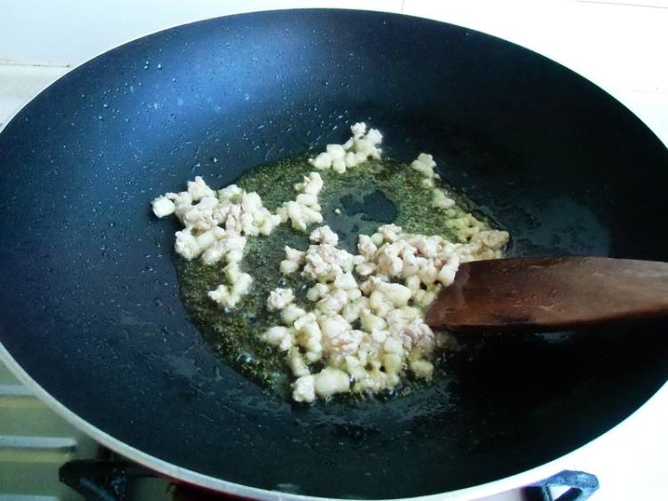 芽菜肉末炒苦瓜步骤5
