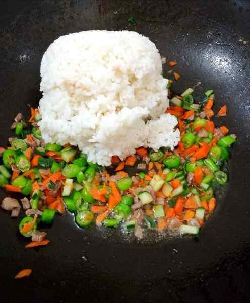 家常炒饭步骤5