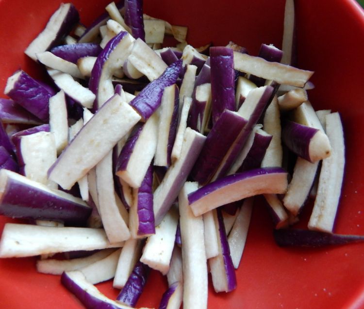 照烧茄子肉末米线步骤1