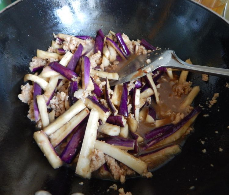 照烧茄子肉末米线步骤12