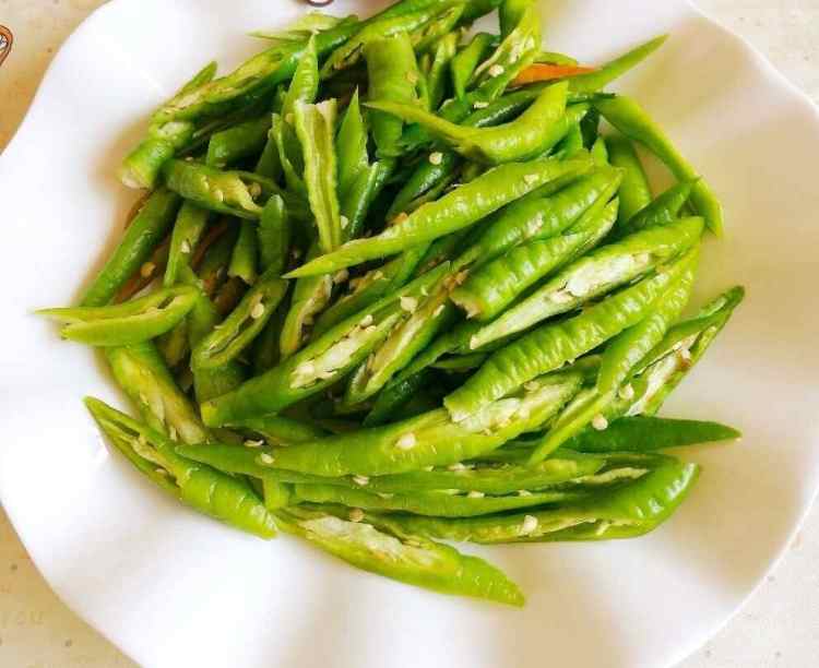 杭椒炒肉步骤1