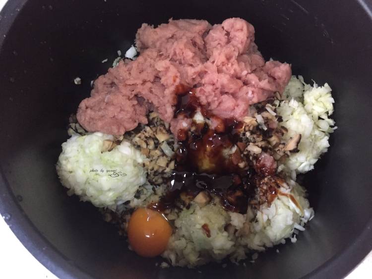 三鲜生煎包步骤6