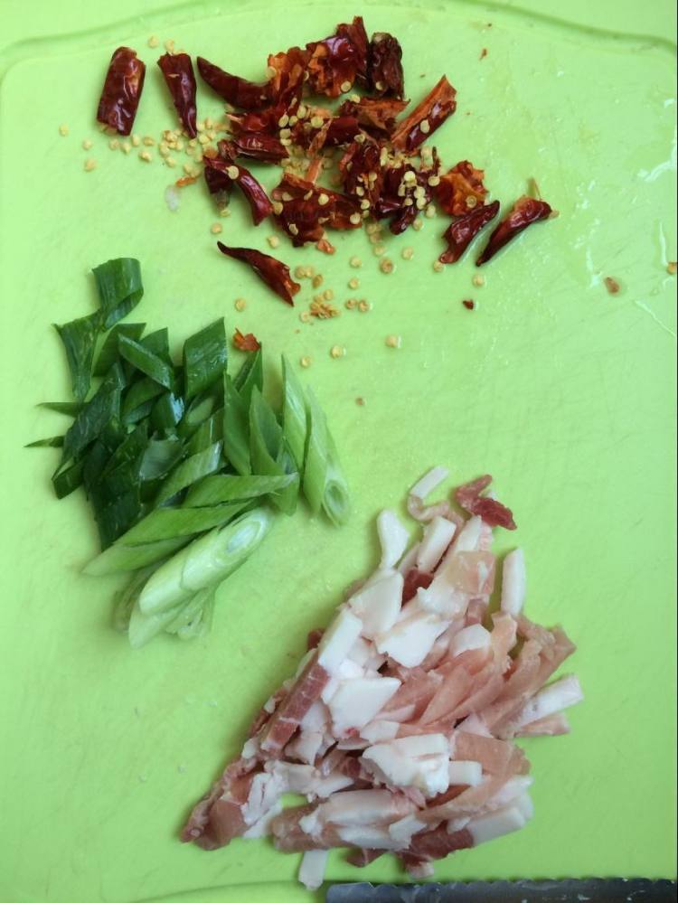 家常粉条炒肉丝步骤2