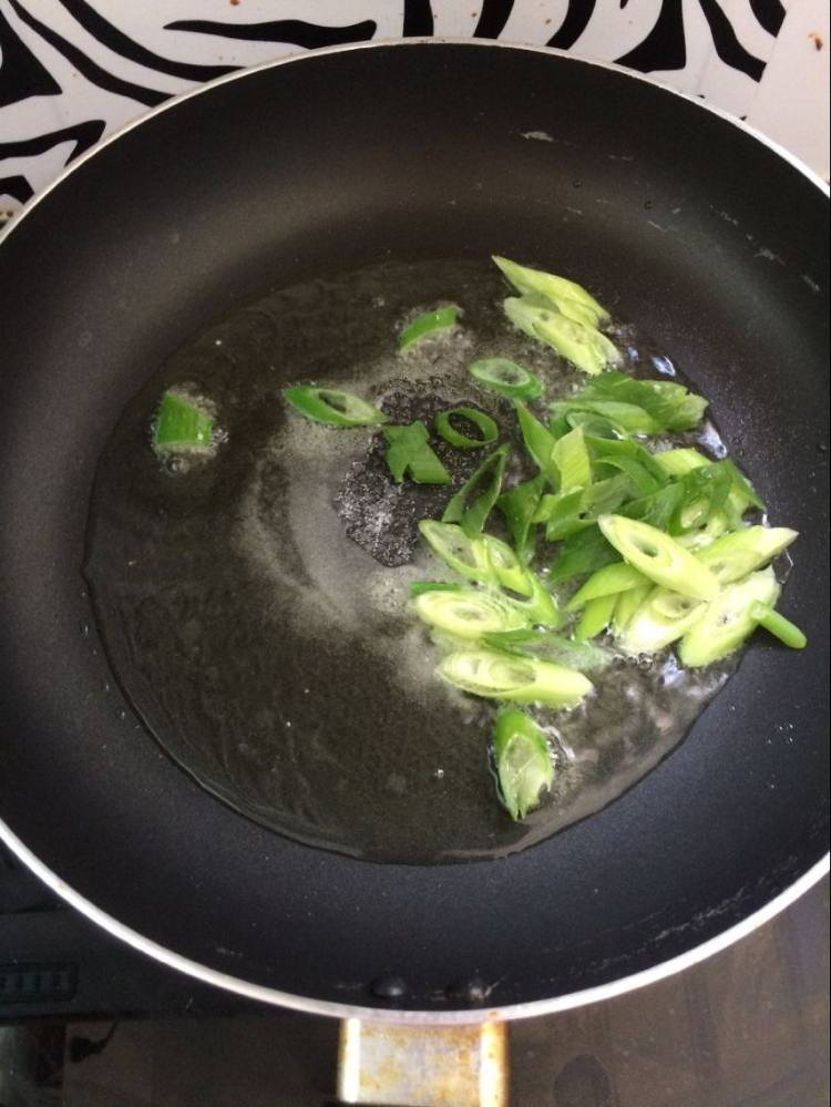家常粉条炒肉丝步骤6