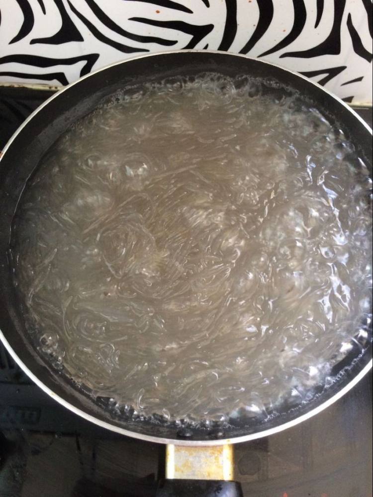 家常粉条炒肉丝步骤4