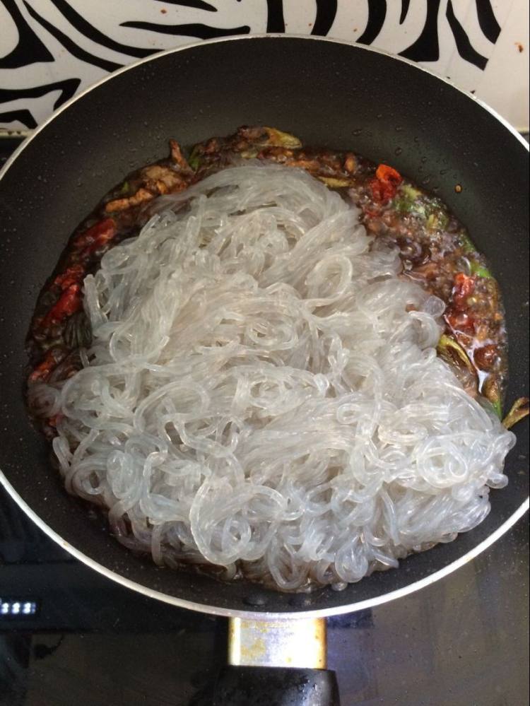 家常粉条炒肉丝步骤10