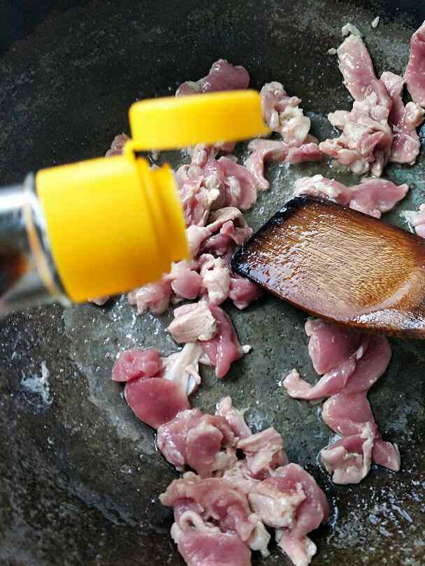 猪肉紫耶菜步骤4