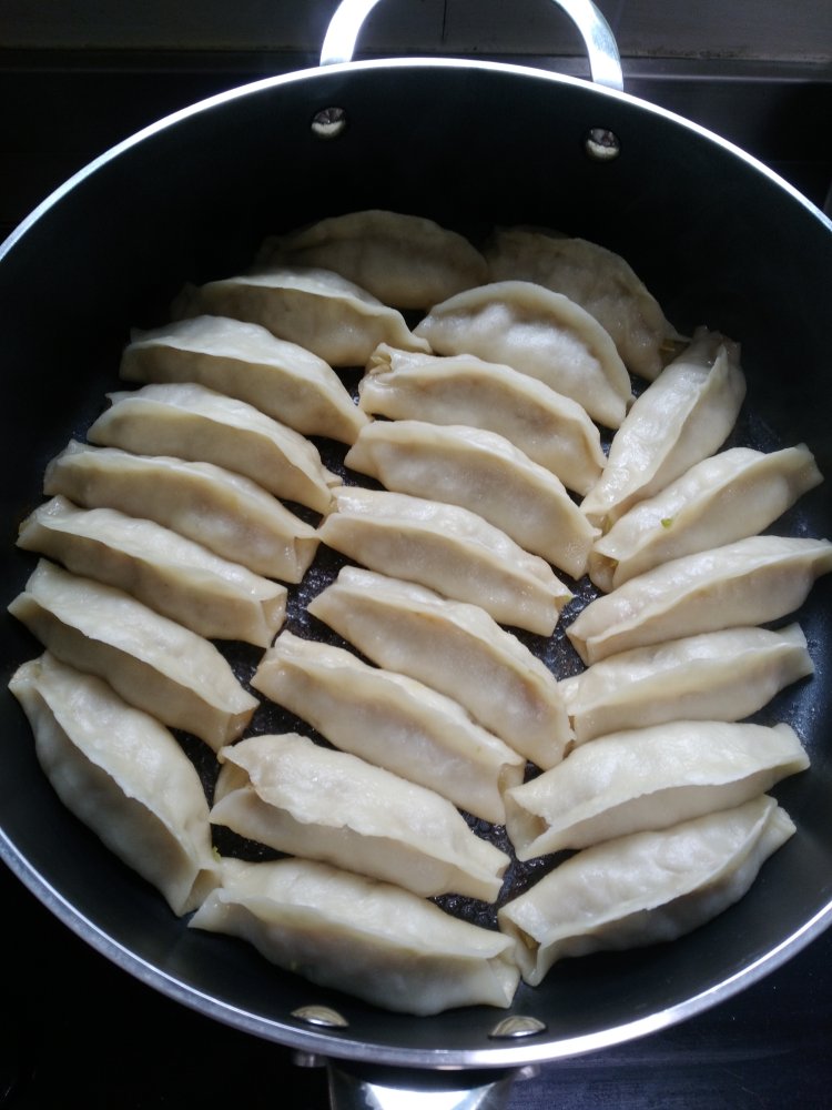 包菜锅贴步骤13