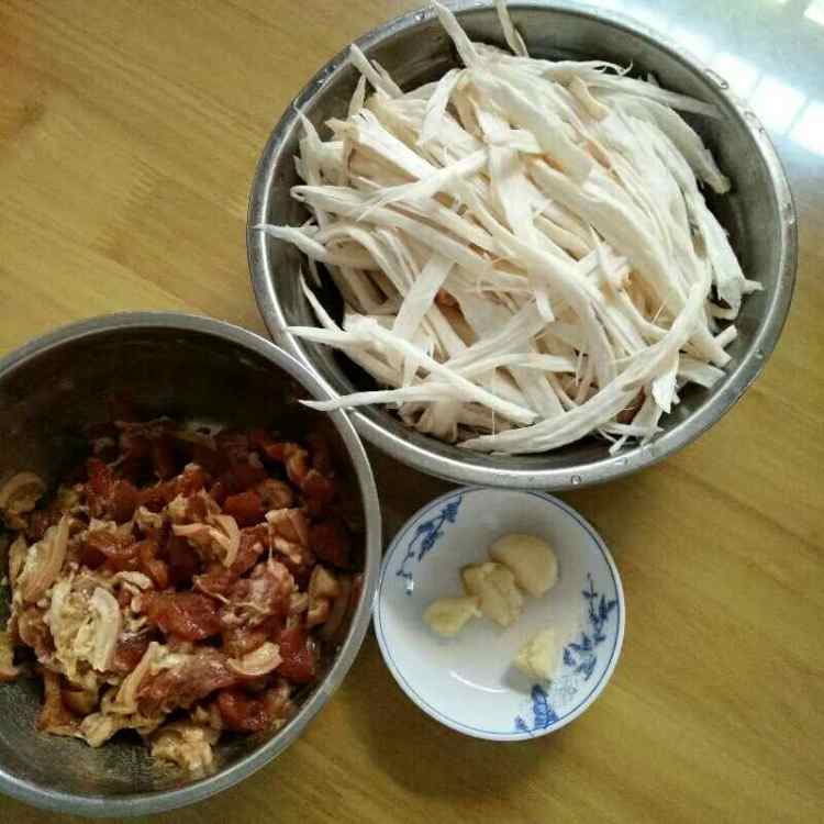 手撕杏鲍菇炒肉片步骤2