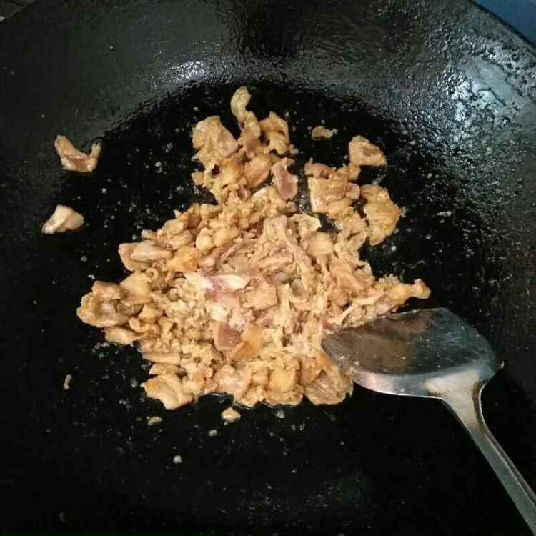 手撕杏鲍菇炒肉片步骤3