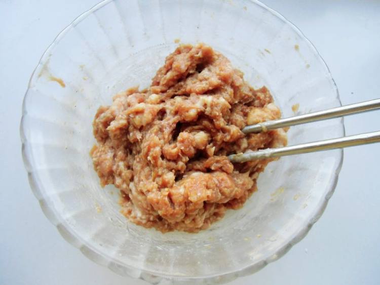 蒜薹肉包子步骤4