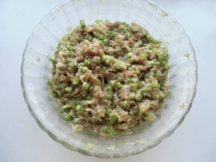 蒜薹肉包子步骤7
