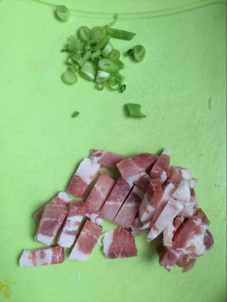 猪肉土豆炖芸豆步骤2