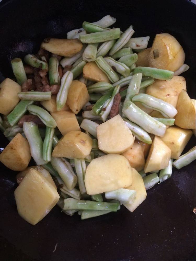 猪肉土豆炖芸豆步骤8