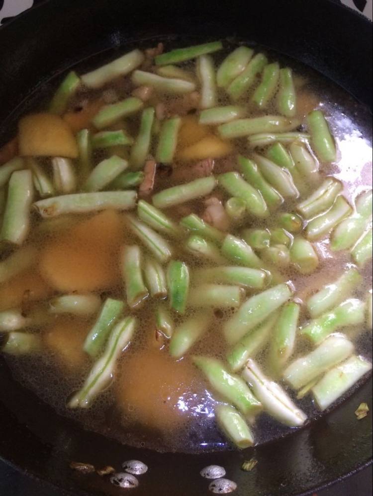 猪肉土豆炖芸豆步骤9